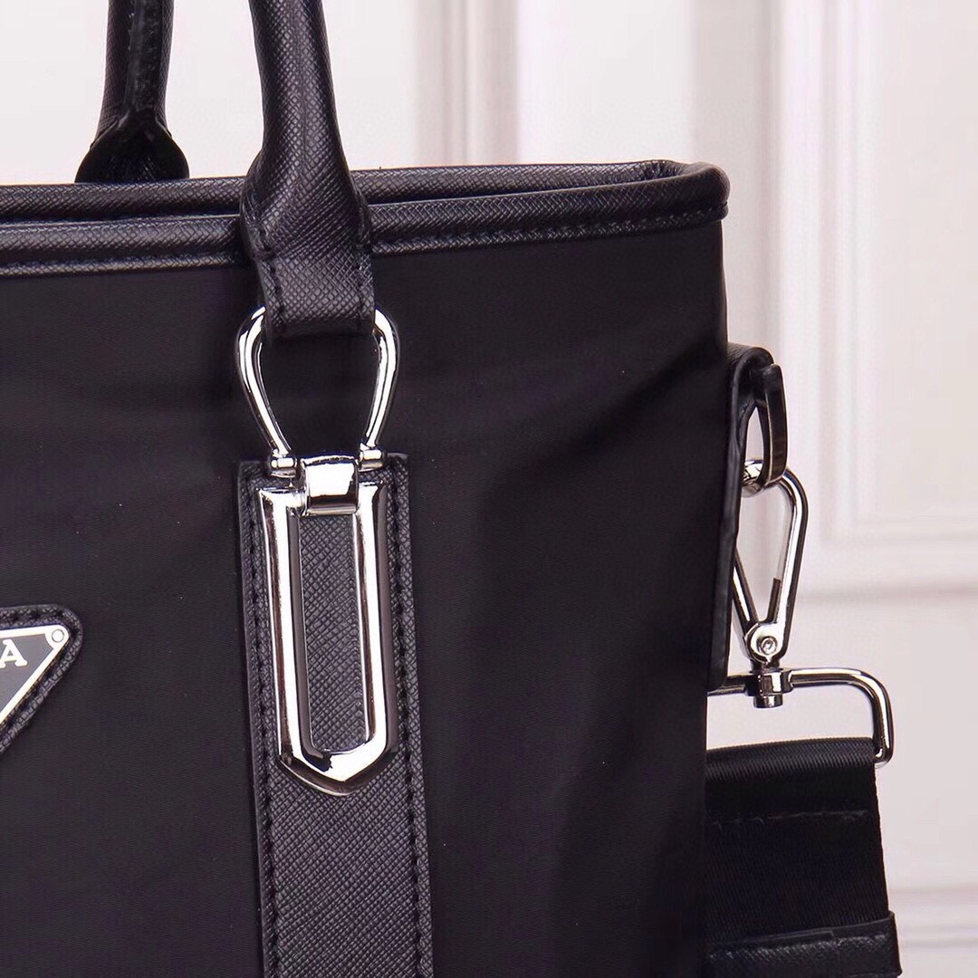 【PRADA 公式旗艦店】プラダ  ブリーフケース  当日出荷 好評に付き再入荷！34*33*8CM