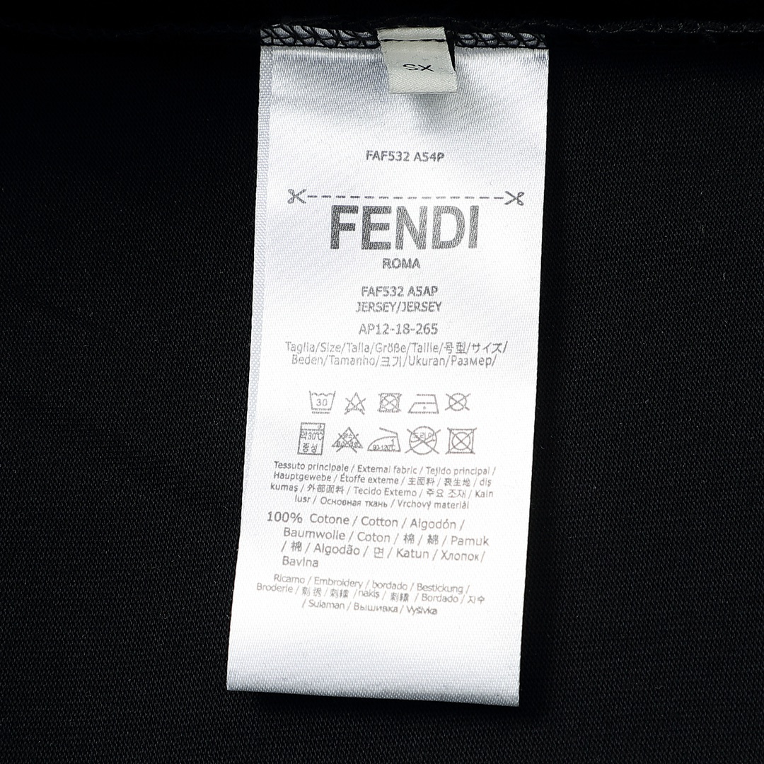 【FENDI 公式旗艦店】フェンディ   Tシャツ ご好評に付き再入荷！