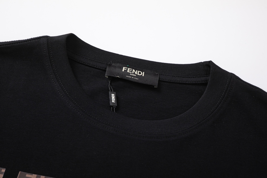 【FENDI 公式旗艦店】フェンディ   Tシャツ ご好評に付き再入荷！