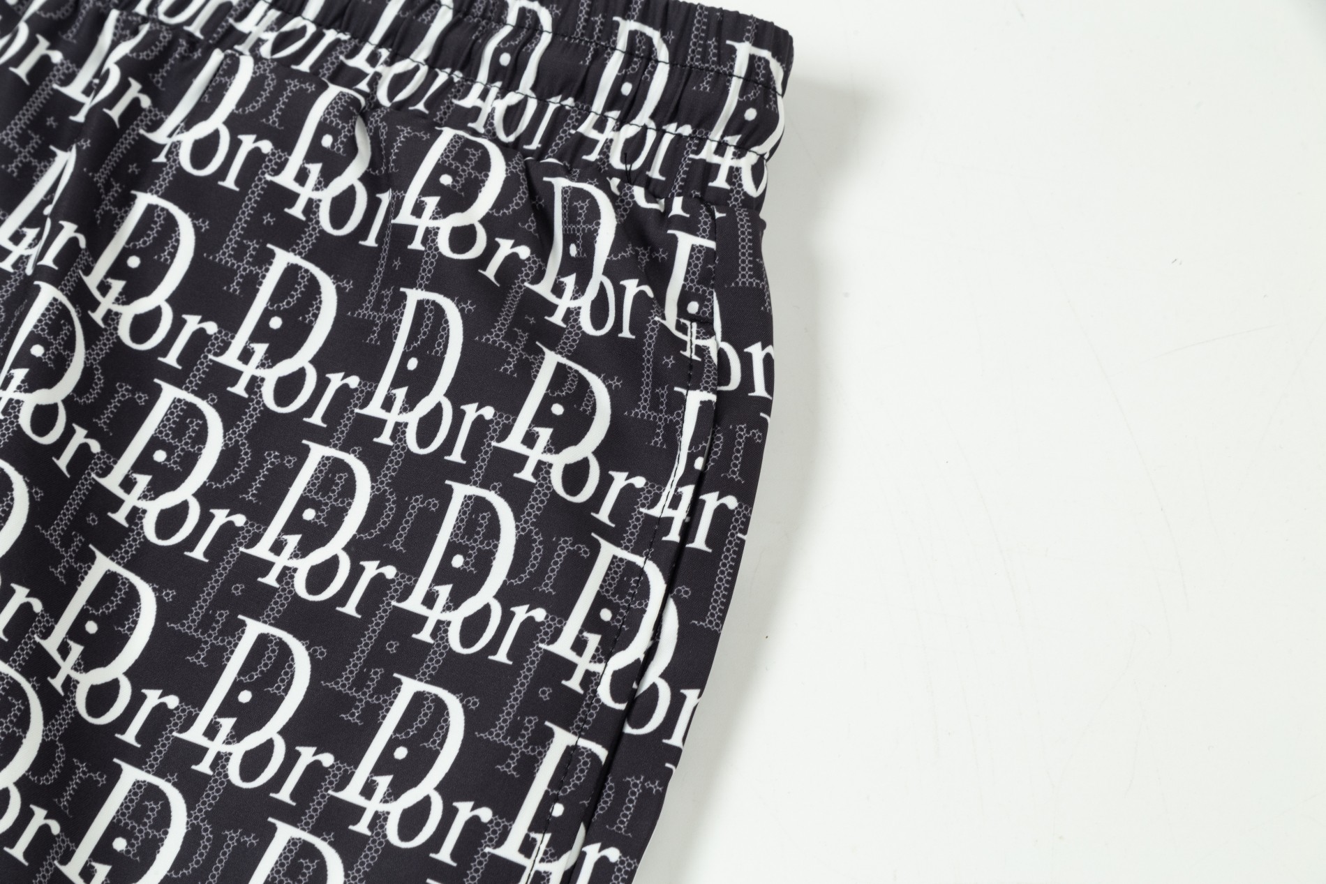 【DIOR  公式旗艦店】ディオール  ショートパンツ  ご好評に付き再入荷！