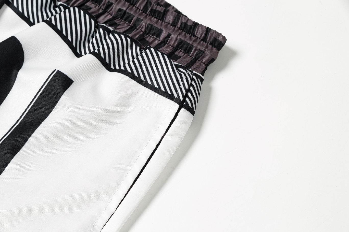 【FENDI 公式旗艦店】フェンディ ショートパンツご好評に付き再入荷！