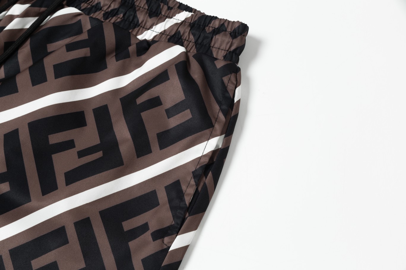 【FENDI 公式旗艦店】フェンディ ショートパンツご好評に付き再入荷！