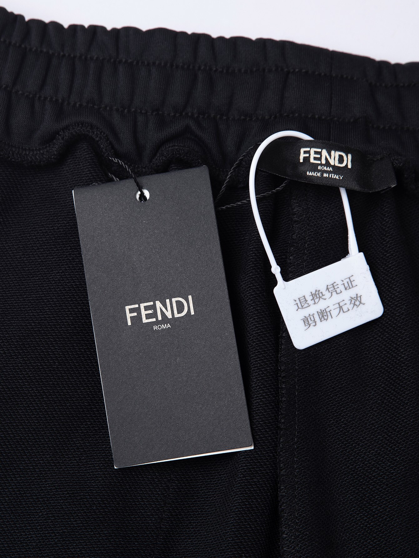 【FENDI  公式旗艦店】フェンディ ショートパンツご好評に付き再入荷！