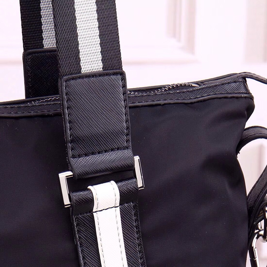 【PRADA 公式旗艦店】プラダ  ブリーフケース  当日出荷 好評に付き再入荷！40*34*12CM