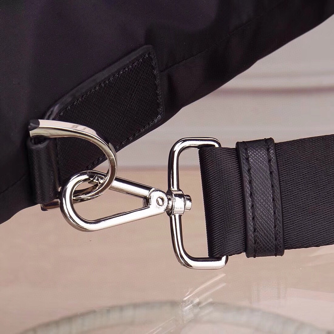 【PRADA 公式旗艦店】プラダ  ブリーフケース  当日出荷 好評に付き再入荷！34*33*8CM