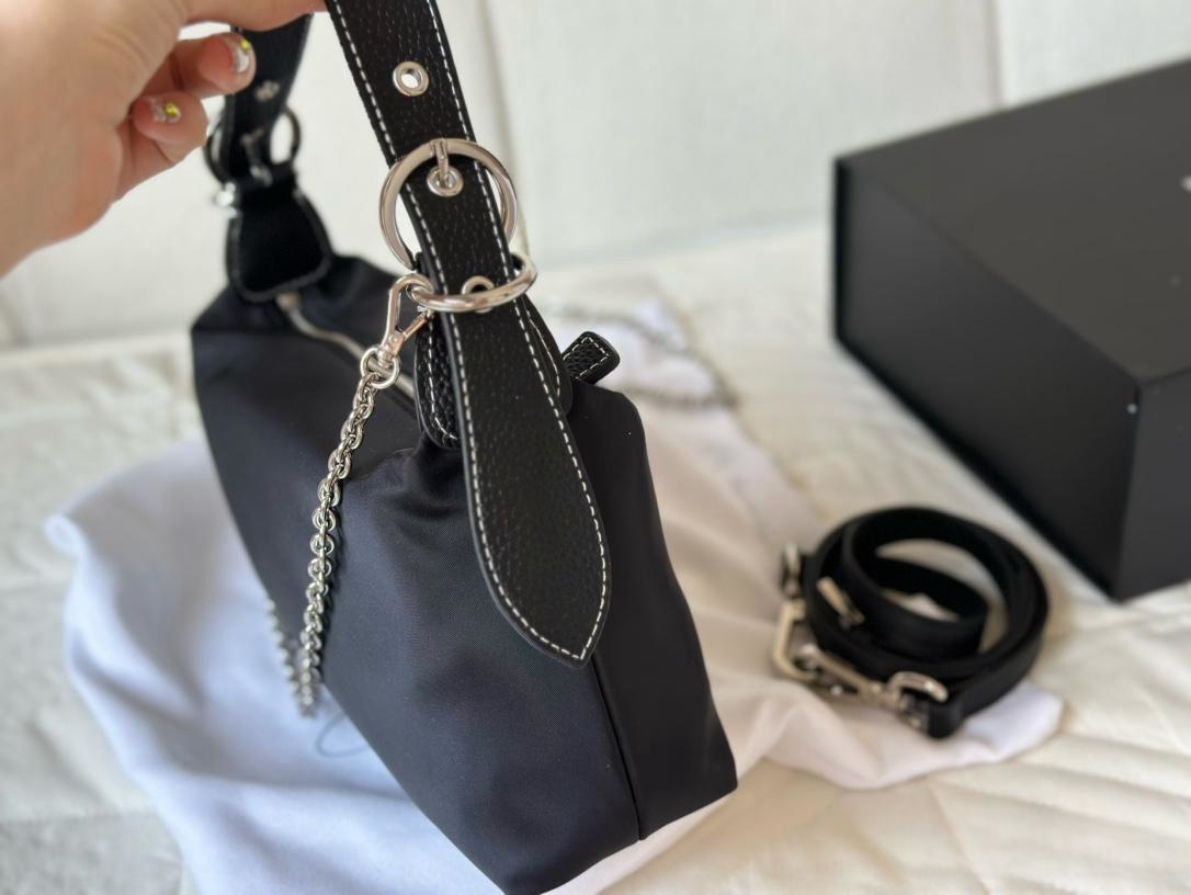 【PRADA 公式旗艦店】プラダ  ハンドバッグ 当日出荷 好評に付き再入荷！27*14CM