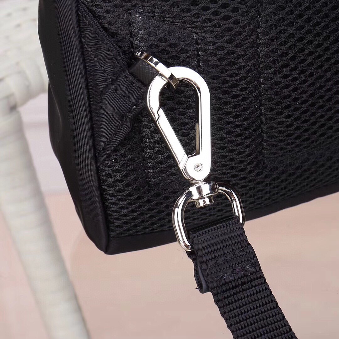 【PRADA 公式旗艦店】プラダ  胸ポケット 当日出荷 好評に付き再入荷！30*20*7CM