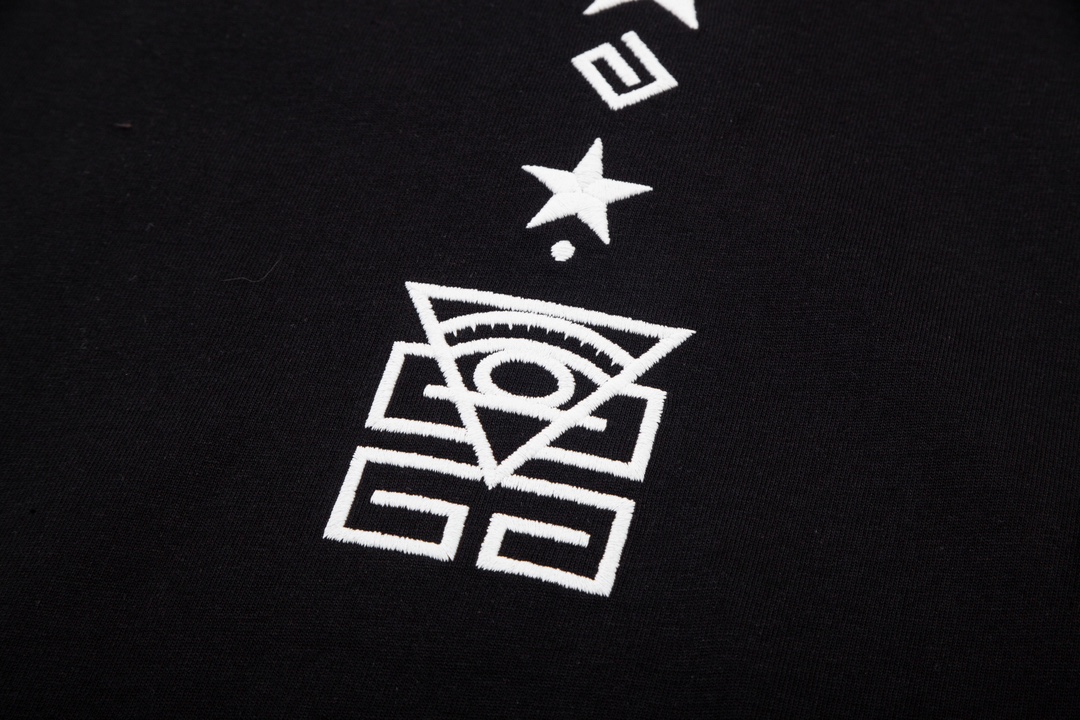 【GIVENCHY  公式旗艦店】ジバンシー   Tシャツご好評に付き再入荷！