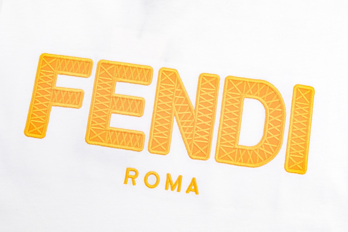 【FENDI  公式旗艦店】フェンディTシャツ ご好評に付き再入荷！