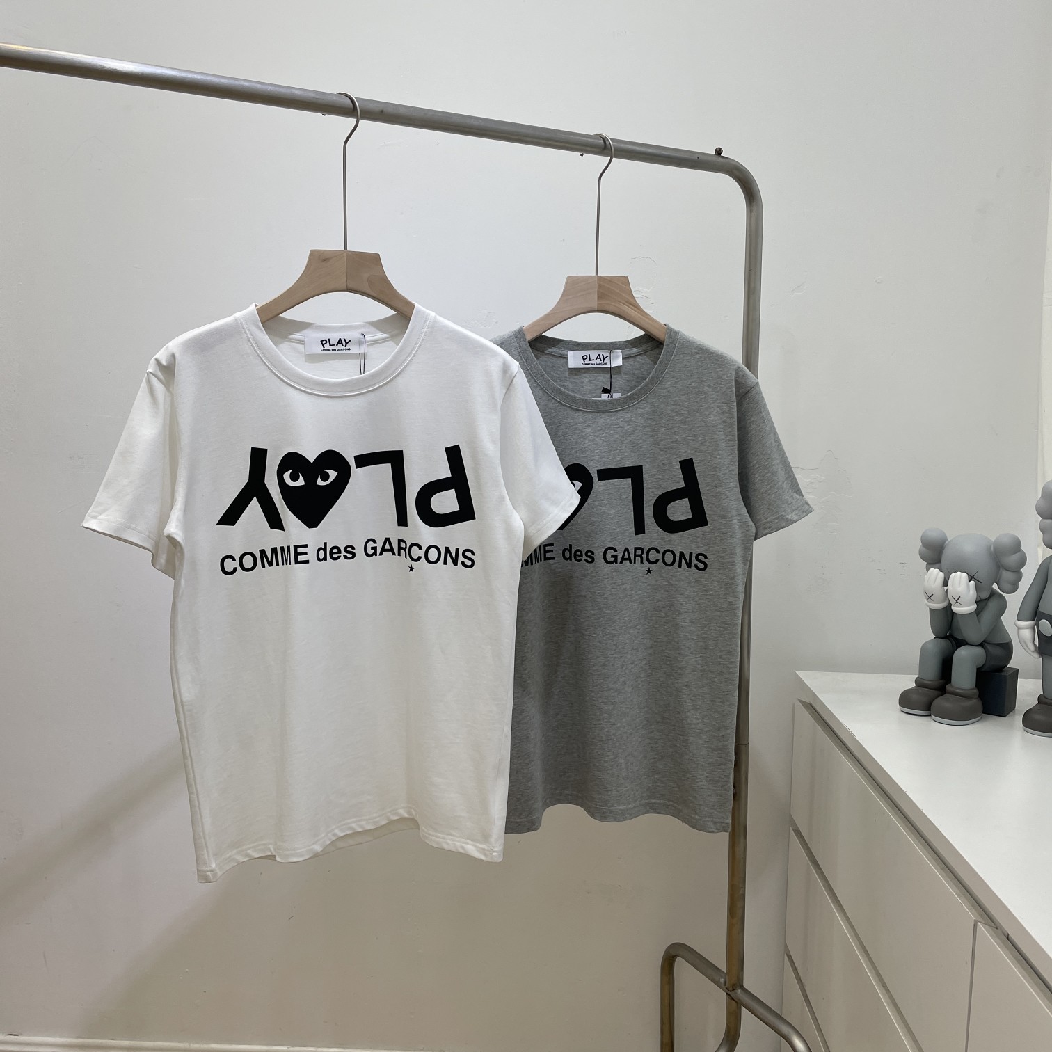 【COMME DES GARCONS PLAY 公式旗艦店】 コム デ ギャルソン プレイ   Tシャツご好評に付き再入荷！