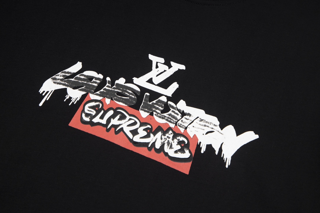 【Supreme & LOUIS VUITTON   公式旗艦店】シュプリーム & ルイヴィトン   Tシャツご好評に付き再入荷！