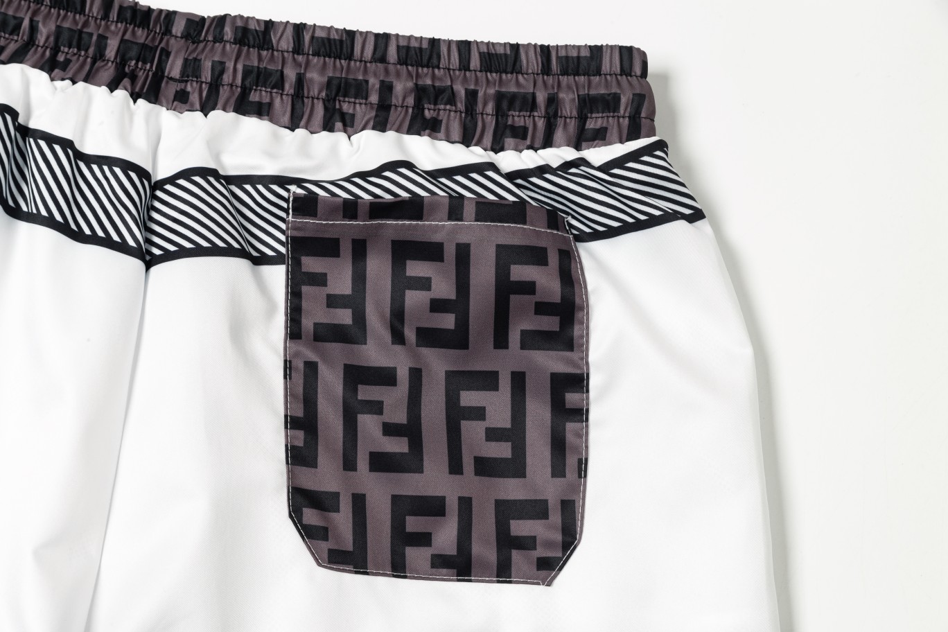 【FENDI 公式旗艦店】フェンディ ショートパンツご好評に付き再入荷！