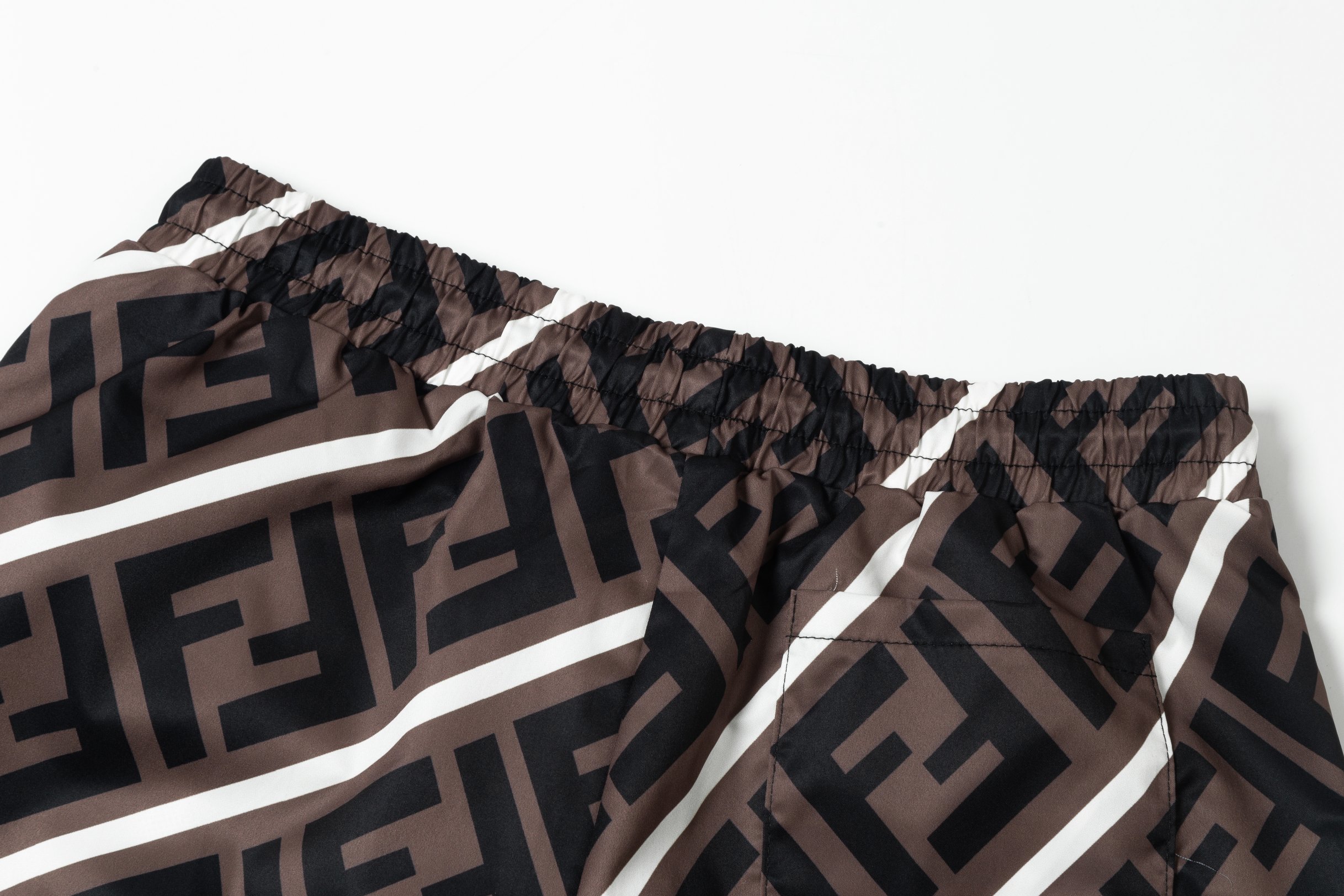 【FENDI 公式旗艦店】フェンディ ショートパンツご好評に付き再入荷！