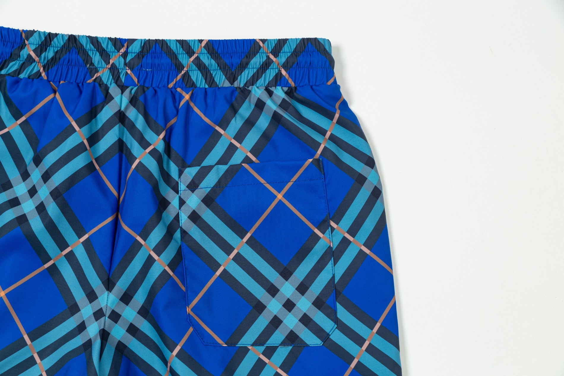 【BURBERRY 公式旗艦店】バーバリー  ショートパンツご好評に付き再入荷 24627