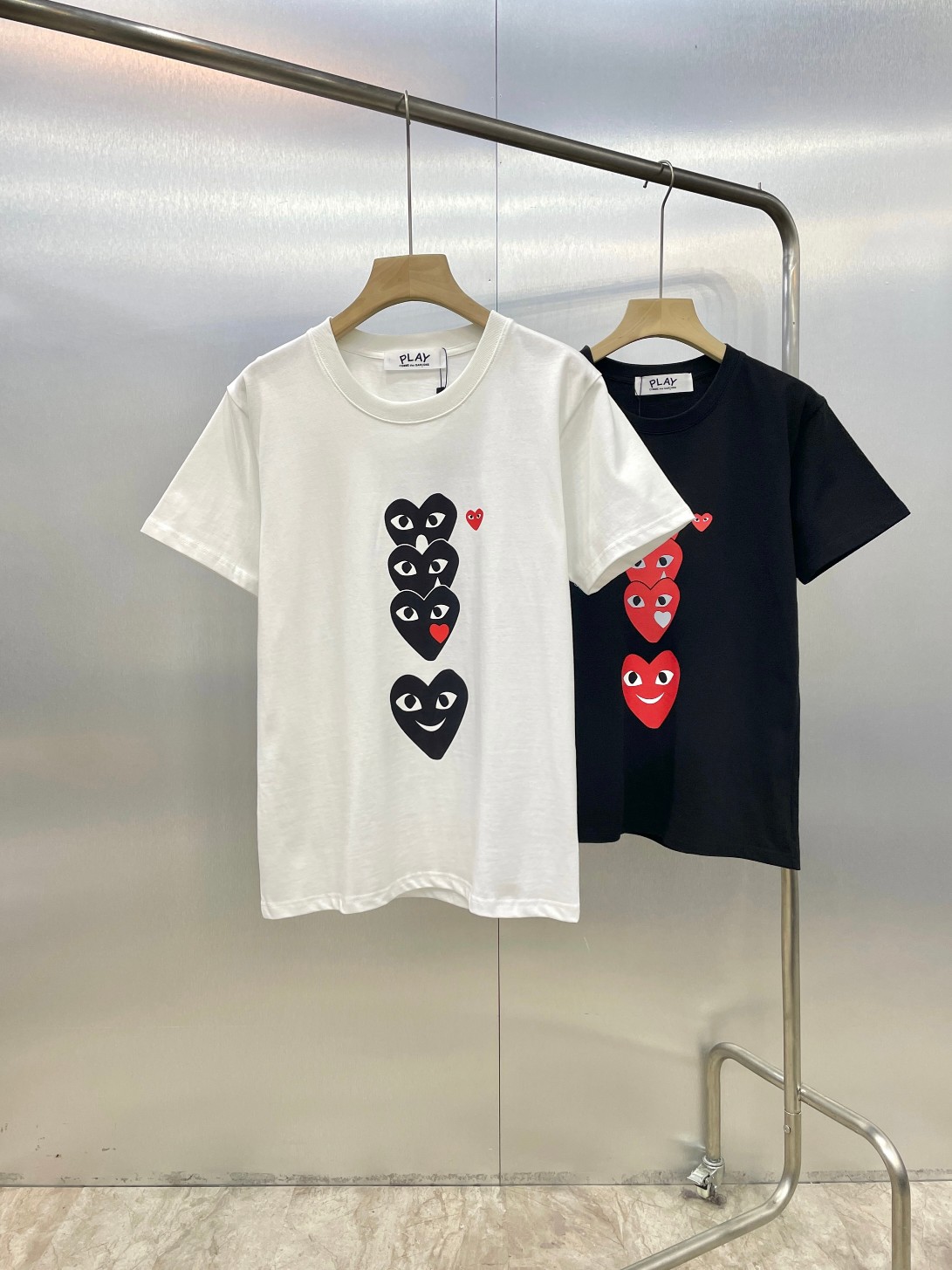 【COMME DES GARCONS PLAY 公式旗艦店】 コム デ ギャルソン プレイ   Tシャツご好評に付き再入荷！