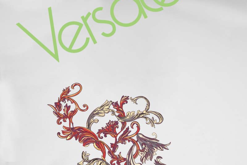 【VERSACE  公式旗艦店】ヴェルサーチ Tシャツご好評に付き再入荷 24628