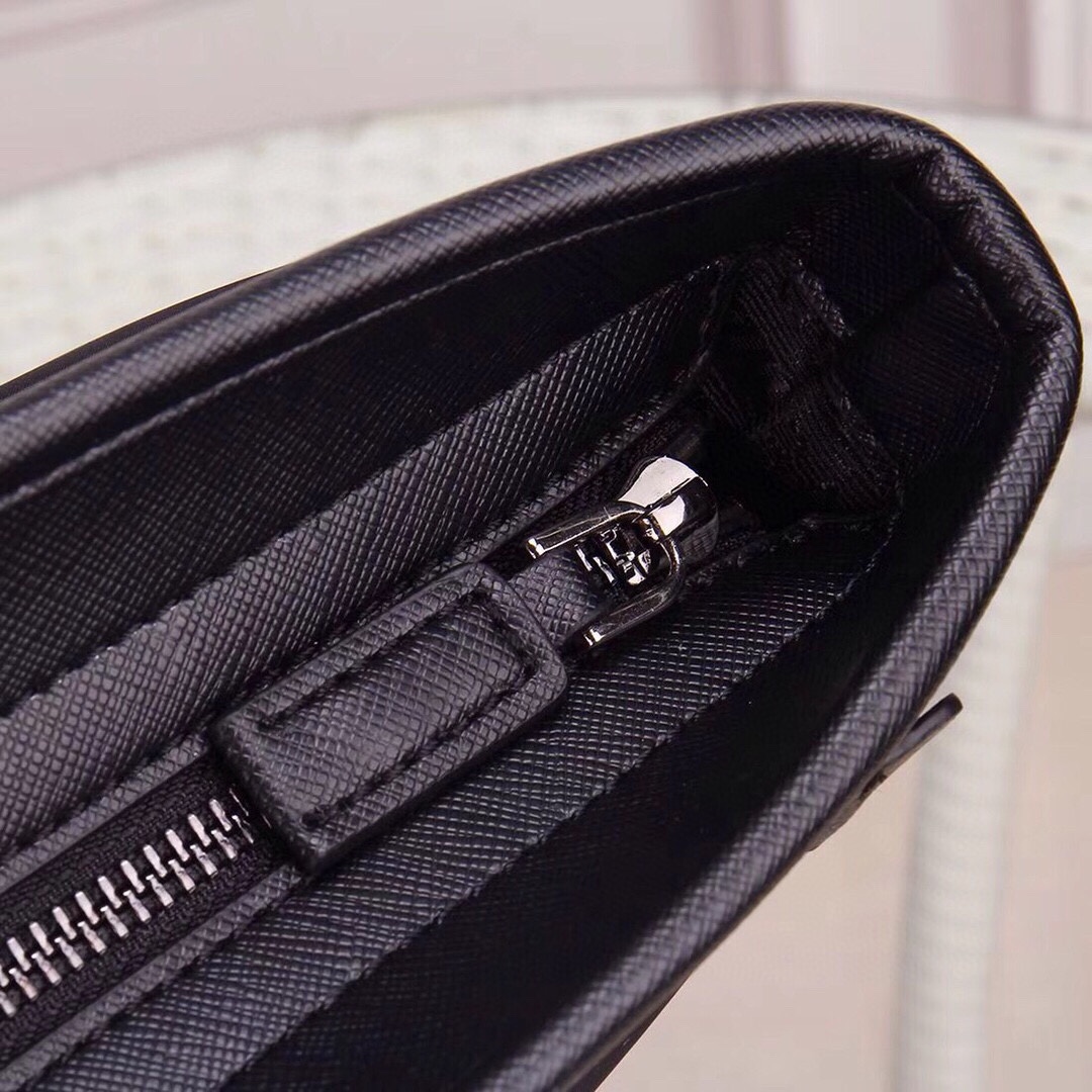 【PRADA 公式旗艦店】プラダ  ブリーフケース  当日出荷 好評に付き再入荷！34*33*8CM