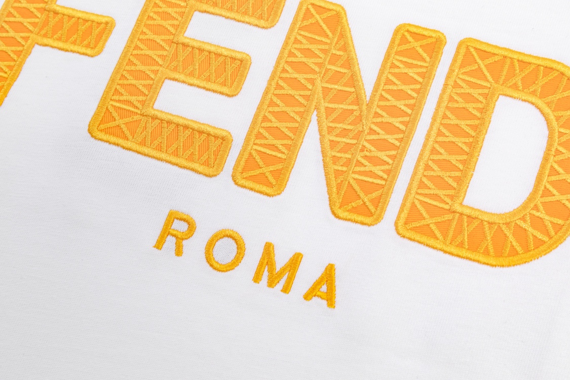 【FENDI  公式旗艦店】フェンディTシャツ ご好評に付き再入荷！