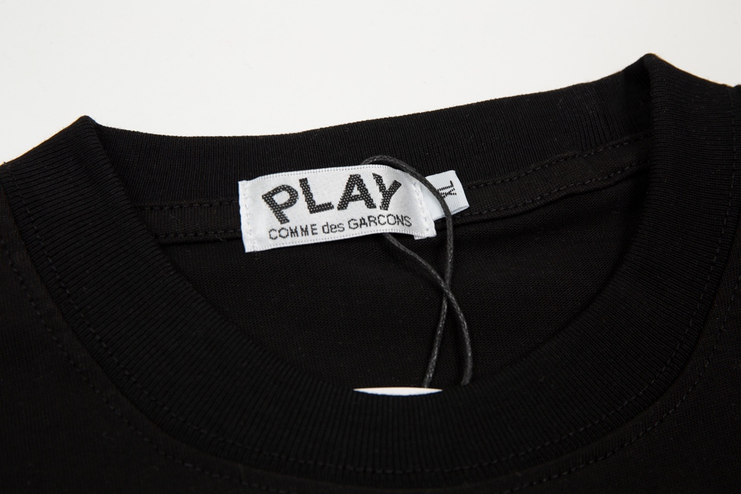 【COMME DES GARCONS PLAY 公式旗艦店】 コム デ ギャルソン プレイ   Tシャツご好評に付き再入荷！