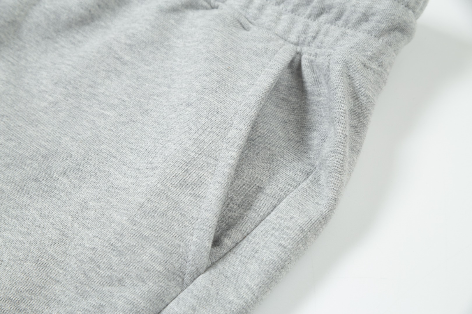 【MONCLER 公式旗艦店】モンクレール ショートパンツ  ご好評に付き再入荷！