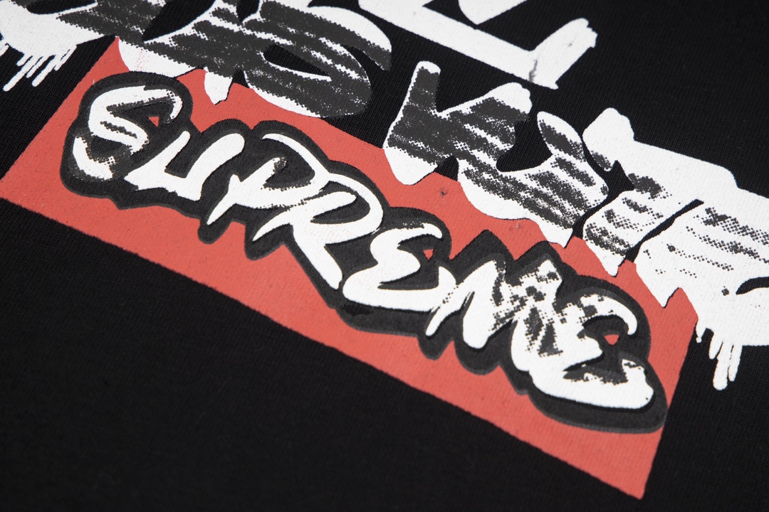 【Supreme & LOUIS VUITTON   公式旗艦店】シュプリーム & ルイヴィトン   Tシャツご好評に付き再入荷！