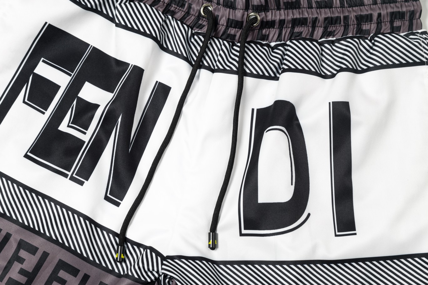 【FENDI 公式旗艦店】フェンディ ショートパンツご好評に付き再入荷！