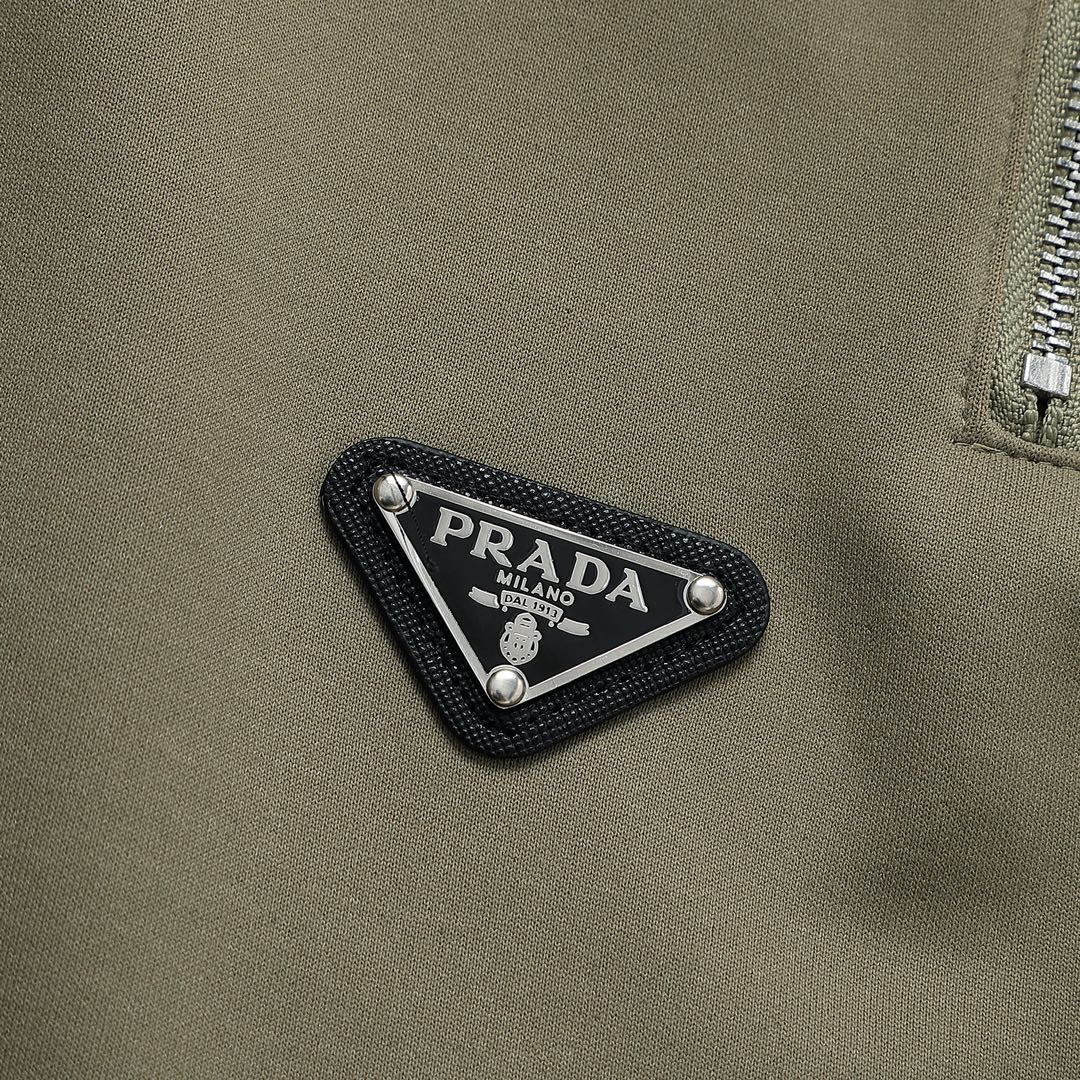 【PRADA  公式旗艦店】プラダ  ショートパンツ  ご好評に付き再入荷！