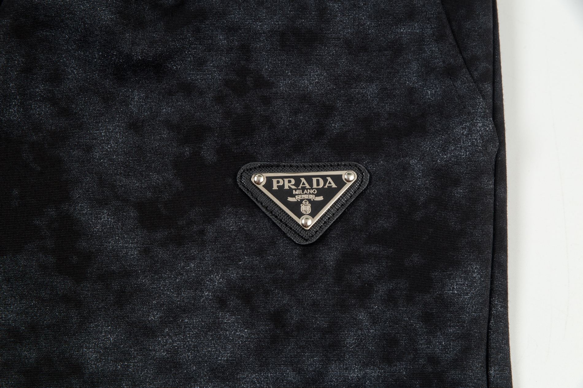 【PRADA  公式旗艦店】プラダ  ショートパンツ  ご好評に付き再入荷！