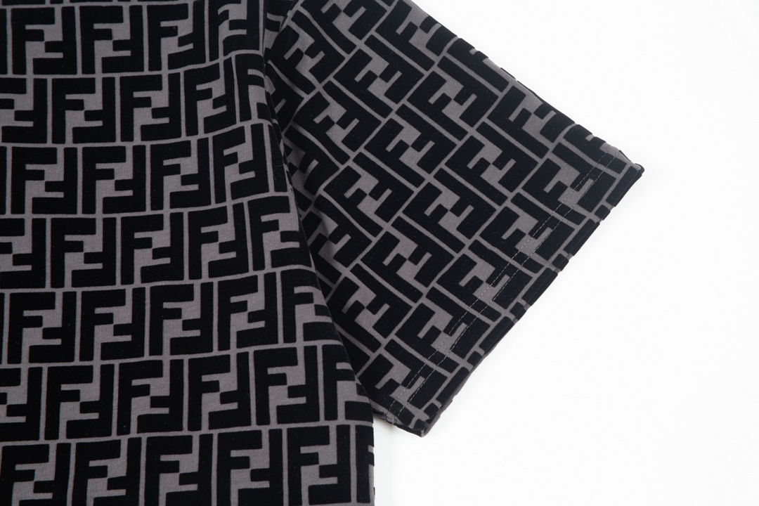【FENDI  公式旗艦店】フェンディTシャツ ご好評に付き再入荷！