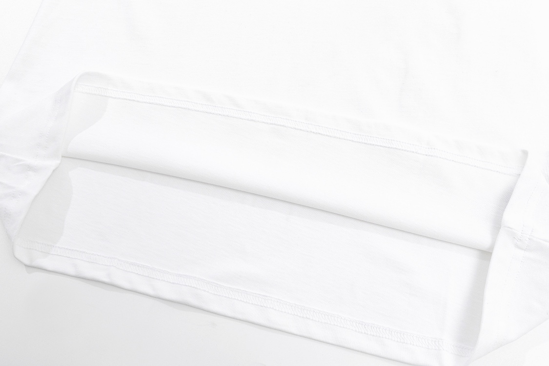 【FENDI  公式旗艦店】フェンディTシャツ ご好評に付き再入荷！