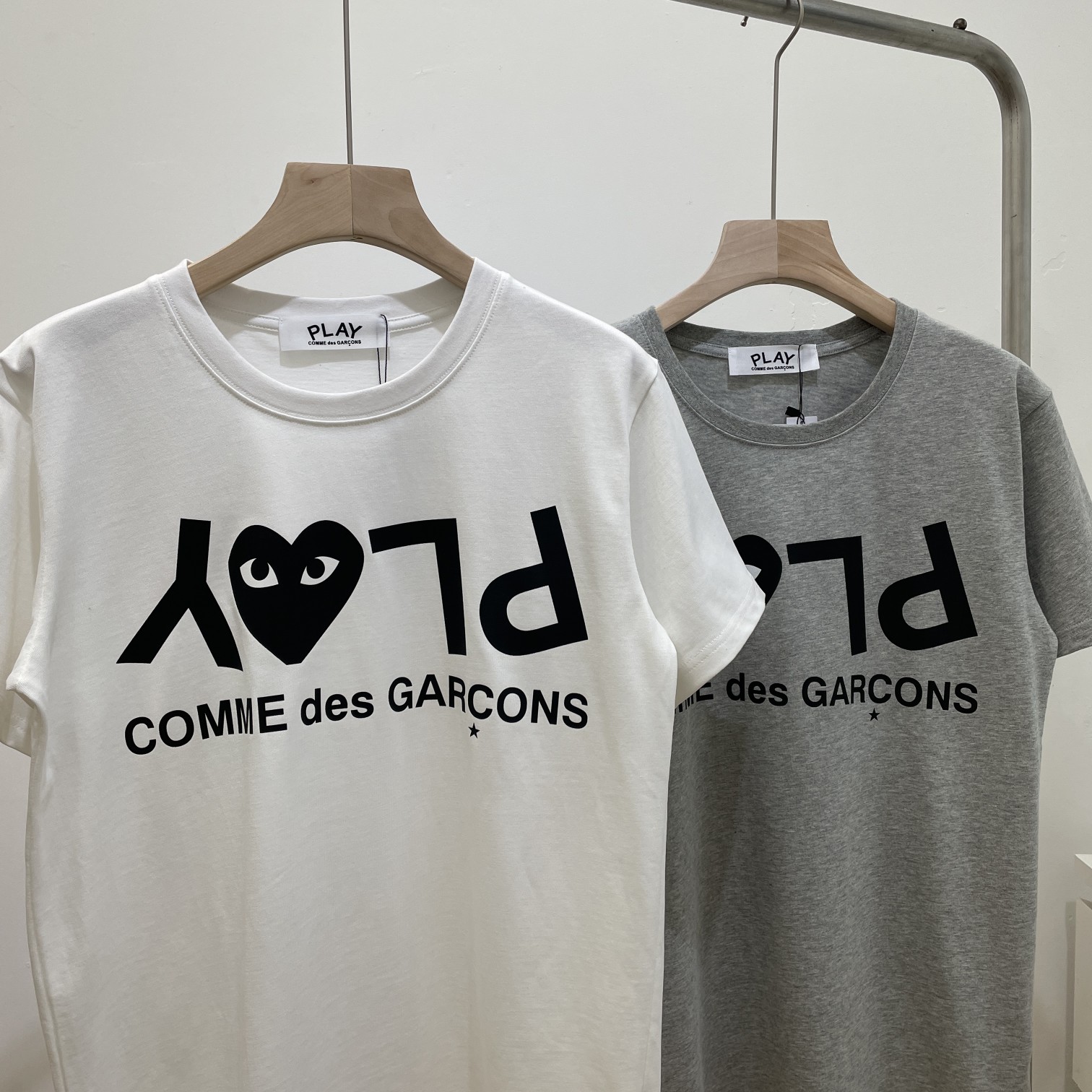 【COMME DES GARCONS PLAY 公式旗艦店】 コム デ ギャルソン プレイ   Tシャツご好評に付き再入荷！