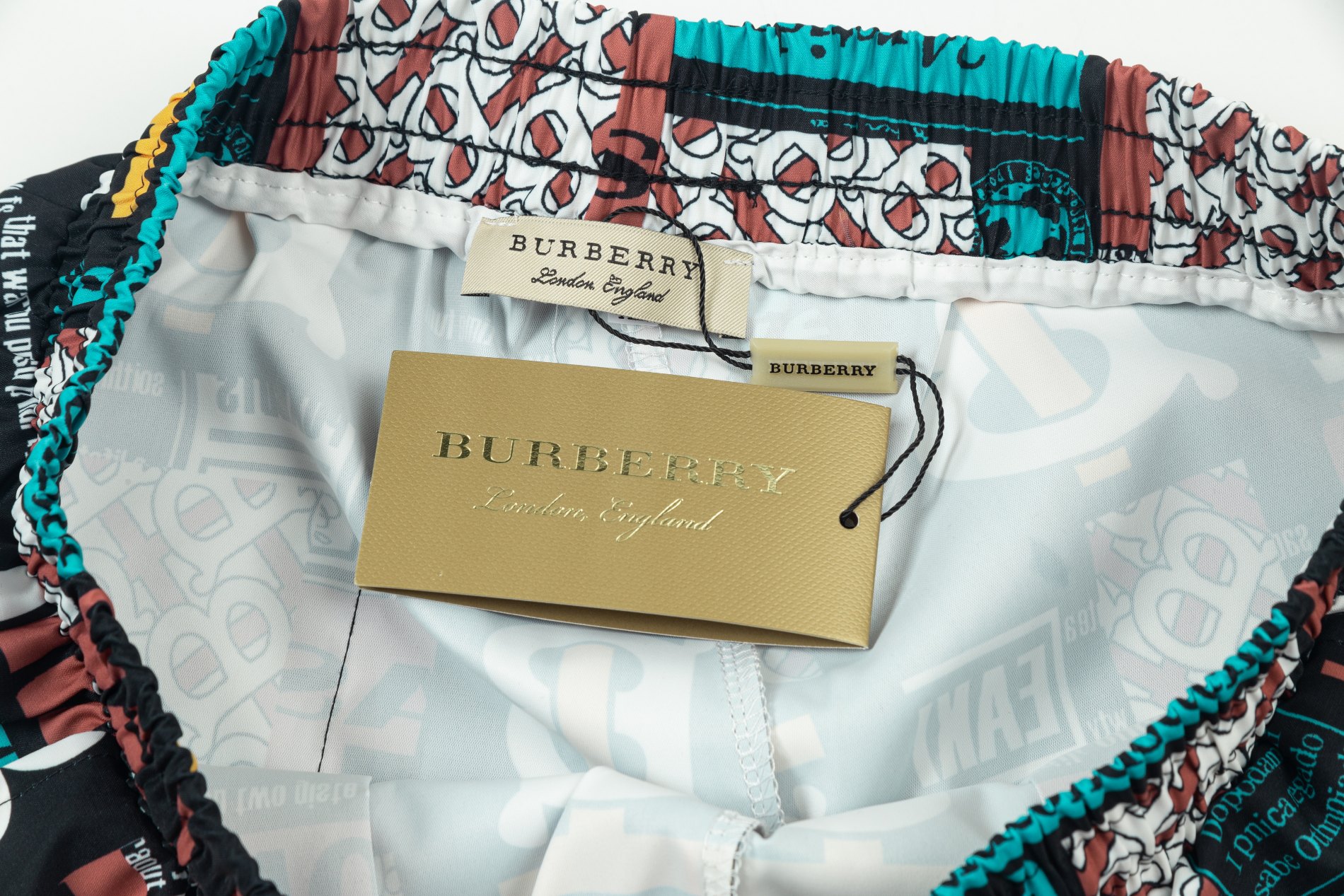 【BURBERRY  公式旗艦店】バーバリー  ショートパンツ  ご好評に付き再入荷！