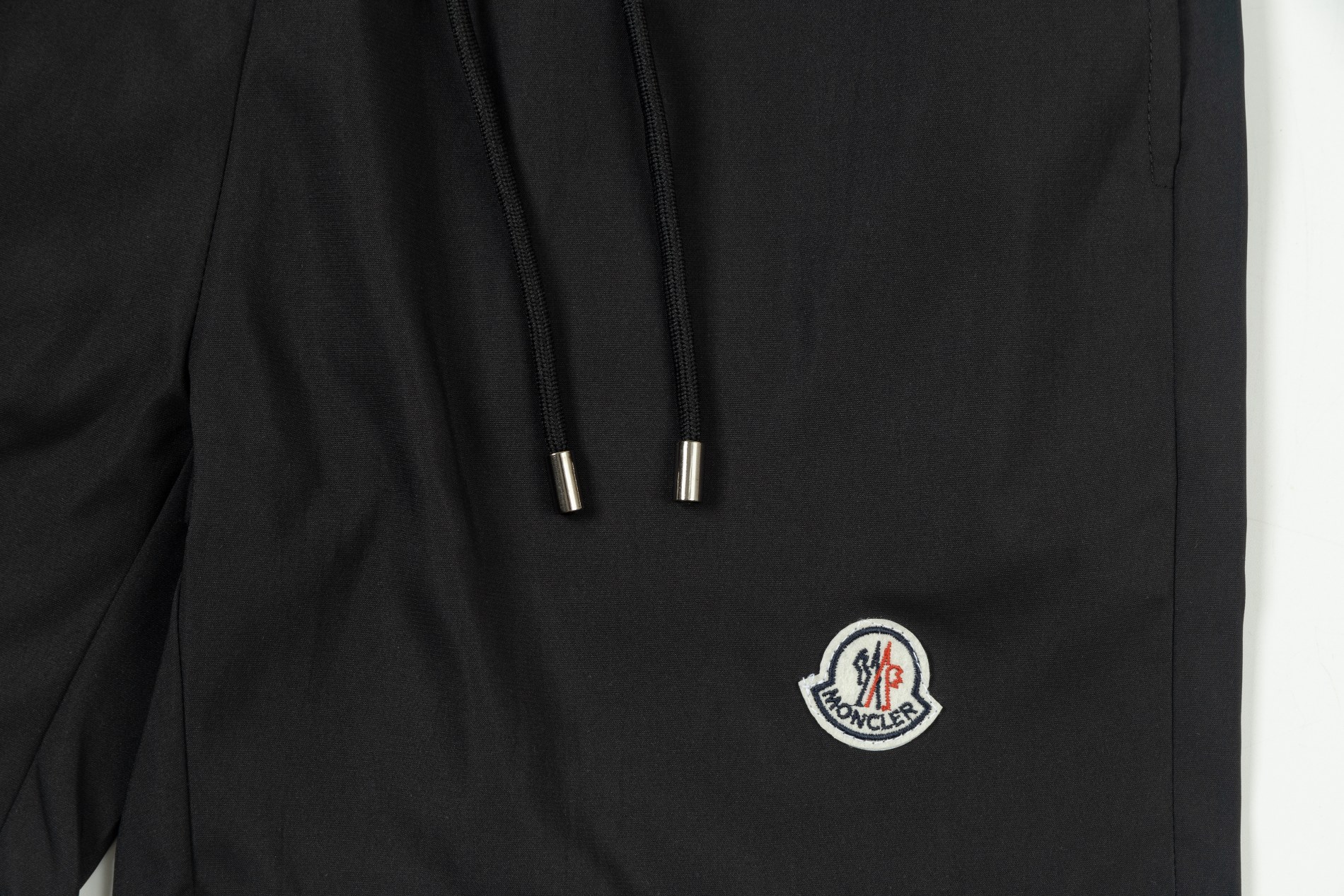 【MONCLER 公式旗艦店】モンクレール ショートパンツ  ご好評に付き再入荷！