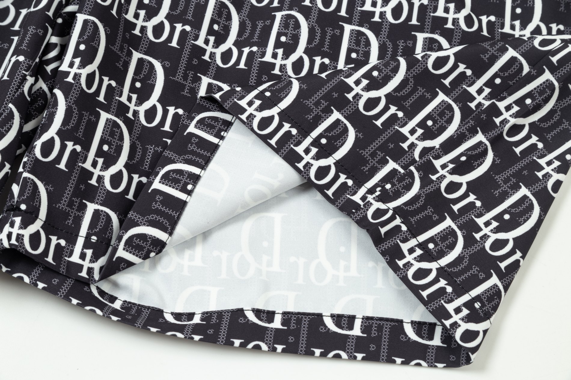 【DIOR  公式旗艦店】ディオール  ショートパンツ  ご好評に付き再入荷！