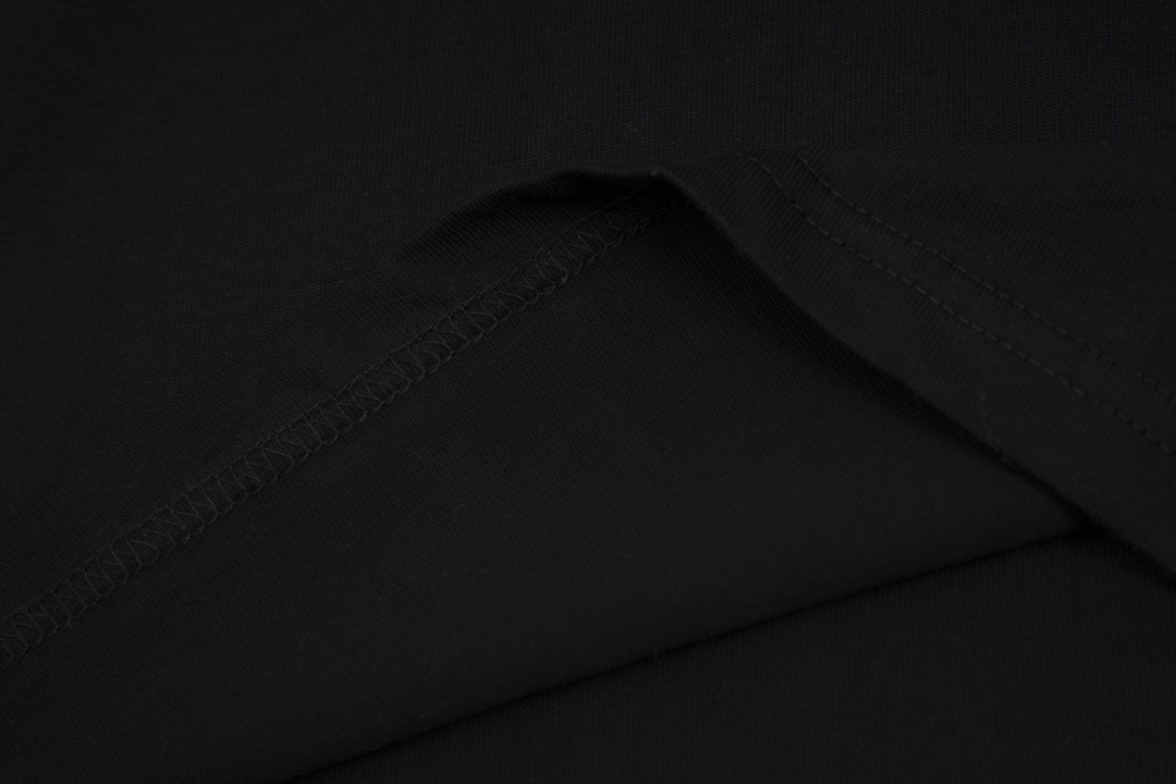 【Supreme & LOUIS VUITTON   公式旗艦店】シュプリーム & ルイヴィトン   Tシャツご好評に付き再入荷！