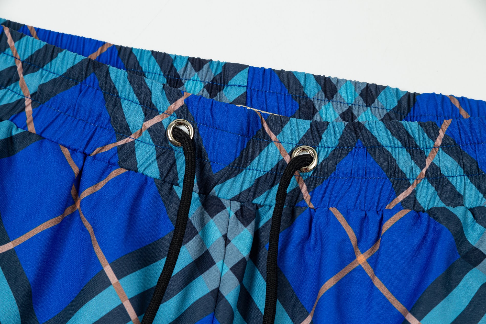 【BURBERRY 公式旗艦店】バーバリー  ショートパンツご好評に付き再入荷 24627