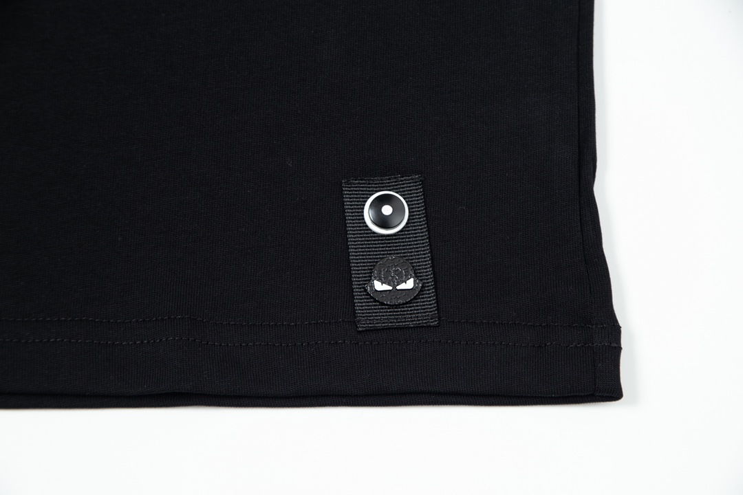 【FENDI 公式旗艦店】フェンディ  Tシャツ ご好評に付き再入荷！