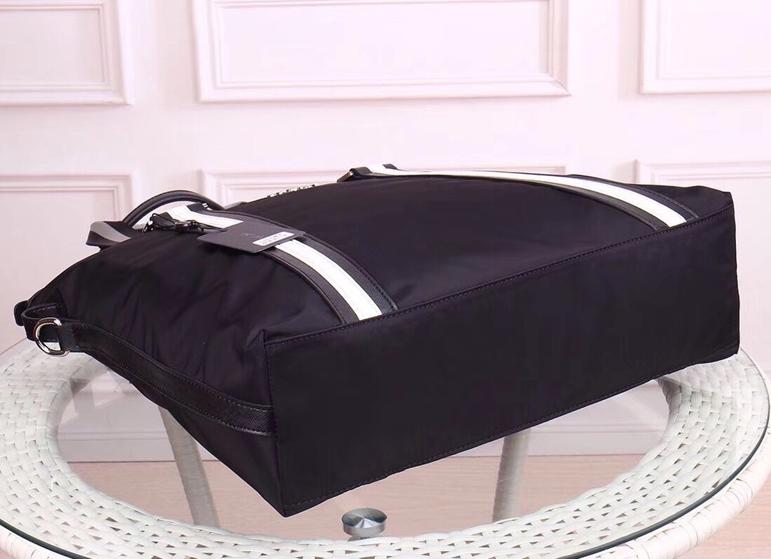 【PRADA 公式旗艦店】プラダ  ブリーフケース  当日出荷 好評に付き再入荷！40*34*12CM