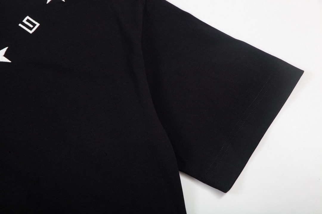 【GIVENCHY  公式旗艦店】ジバンシー   Tシャツご好評に付き再入荷！