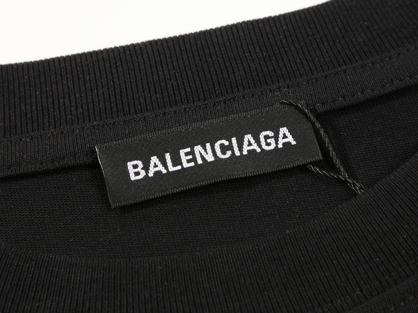 【BALENCIAGA   公式旗艦店】バレンシアガ  Tシャツ ご好評に付き再入荷！