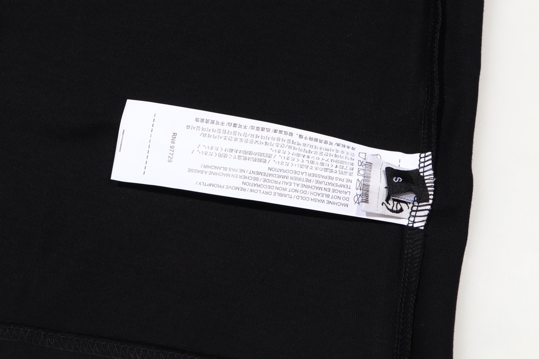 【CHROME HEARTS  公式旗艦店】クロムハーツ    Tシャツご好評に付き再入荷！