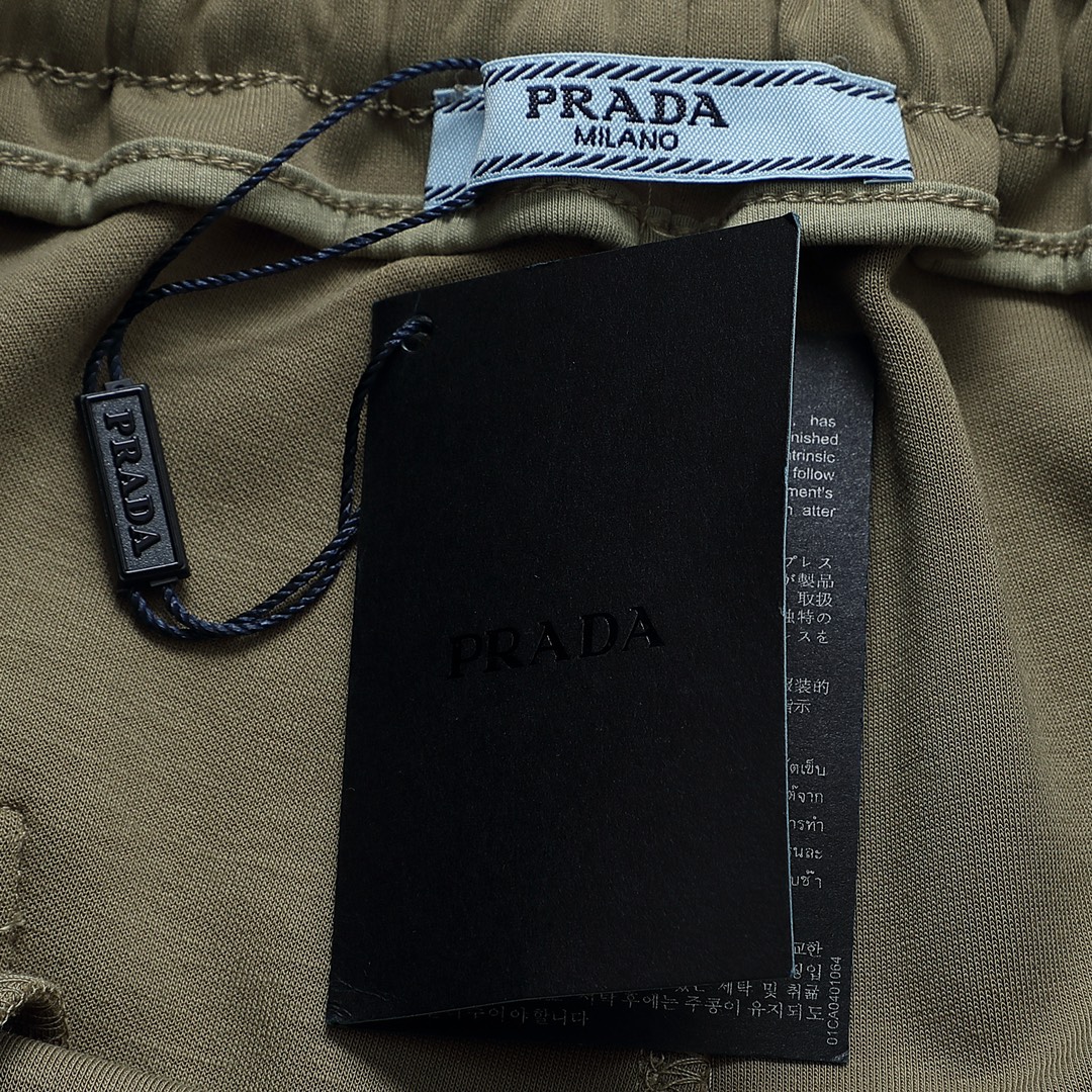 【PRADA  公式旗艦店】プラダ  ショートパンツ  ご好評に付き再入荷！