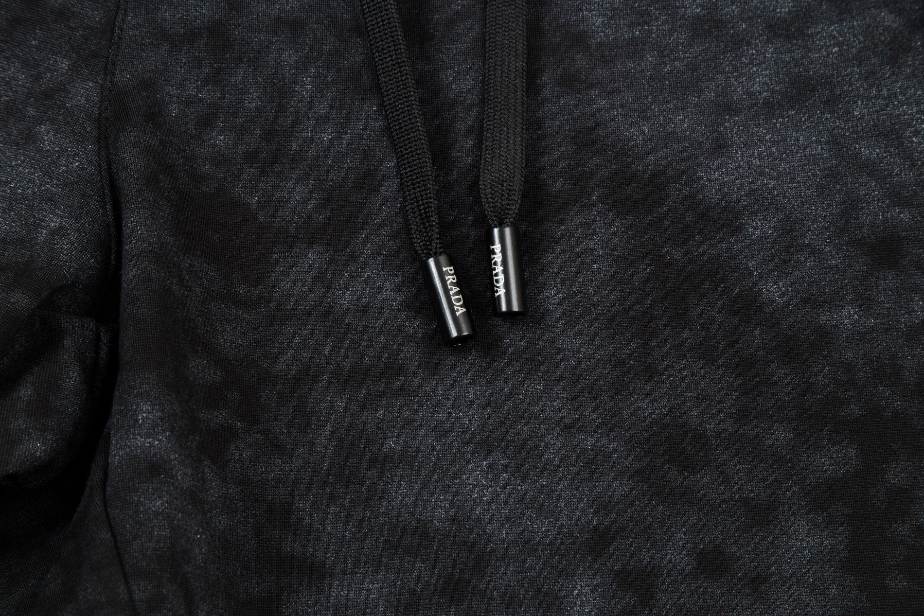 【PRADA  公式旗艦店】プラダ  ショートパンツ  ご好評に付き再入荷！