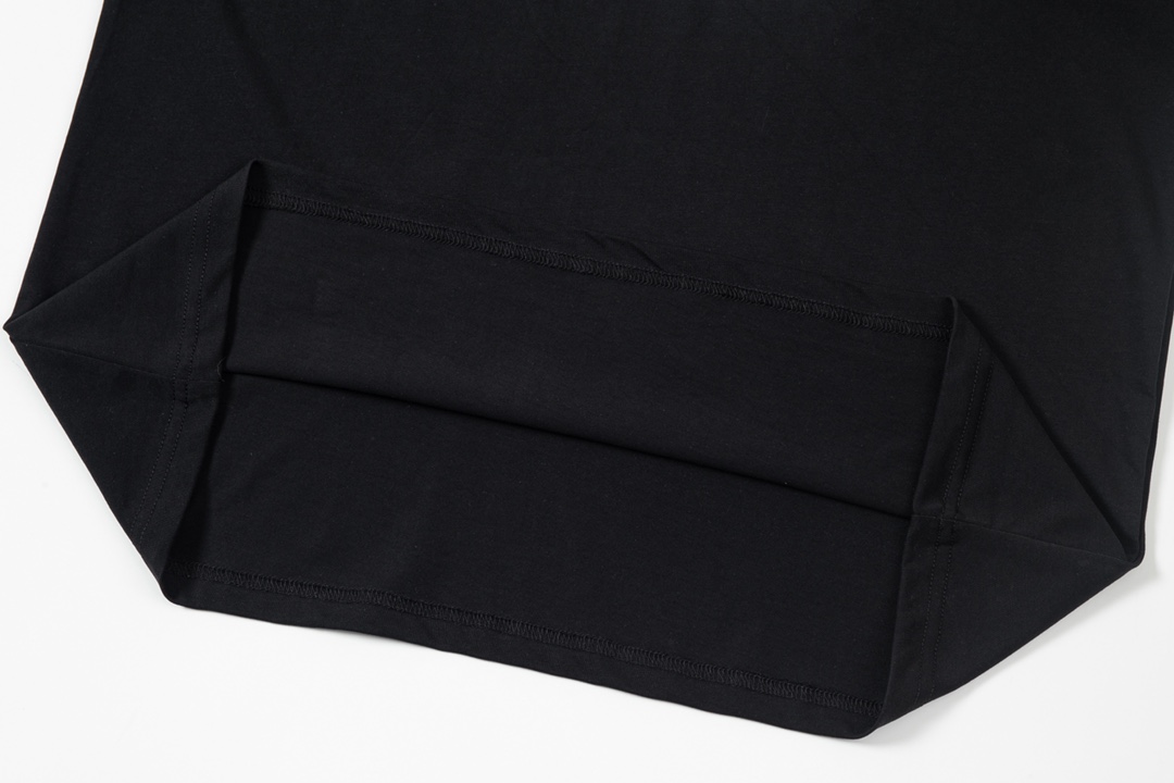 【LOEWE  公式旗艦店】ロエベ  Tシャツ ご好評に付き再入荷！