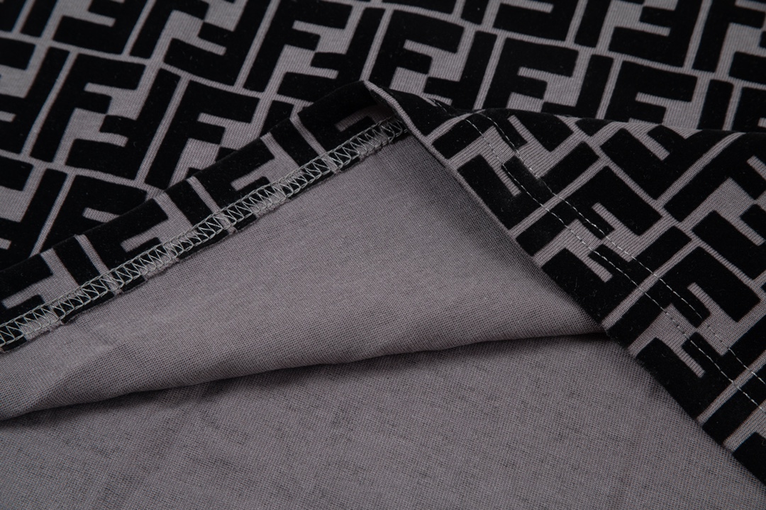 【FENDI  公式旗艦店】フェンディTシャツ ご好評に付き再入荷！
