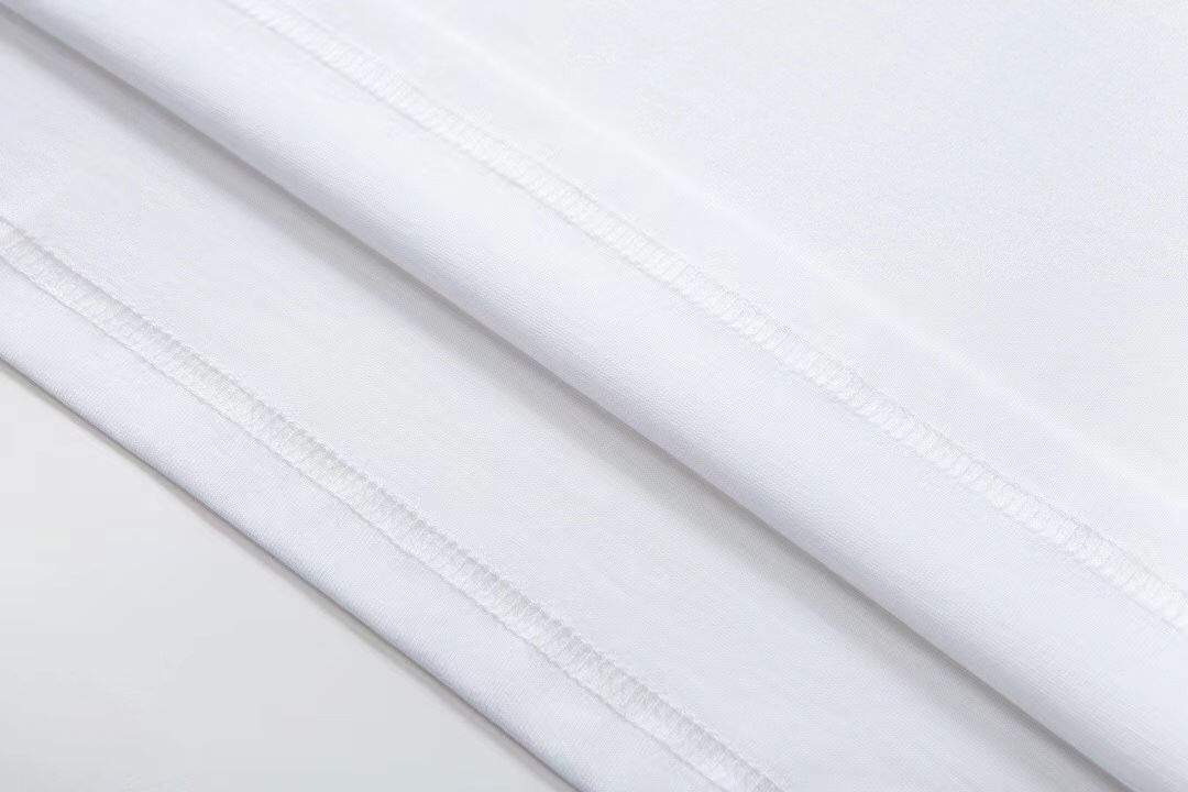 【BAPE  公式旗艦店】Tシャツご好評に付き再入荷！