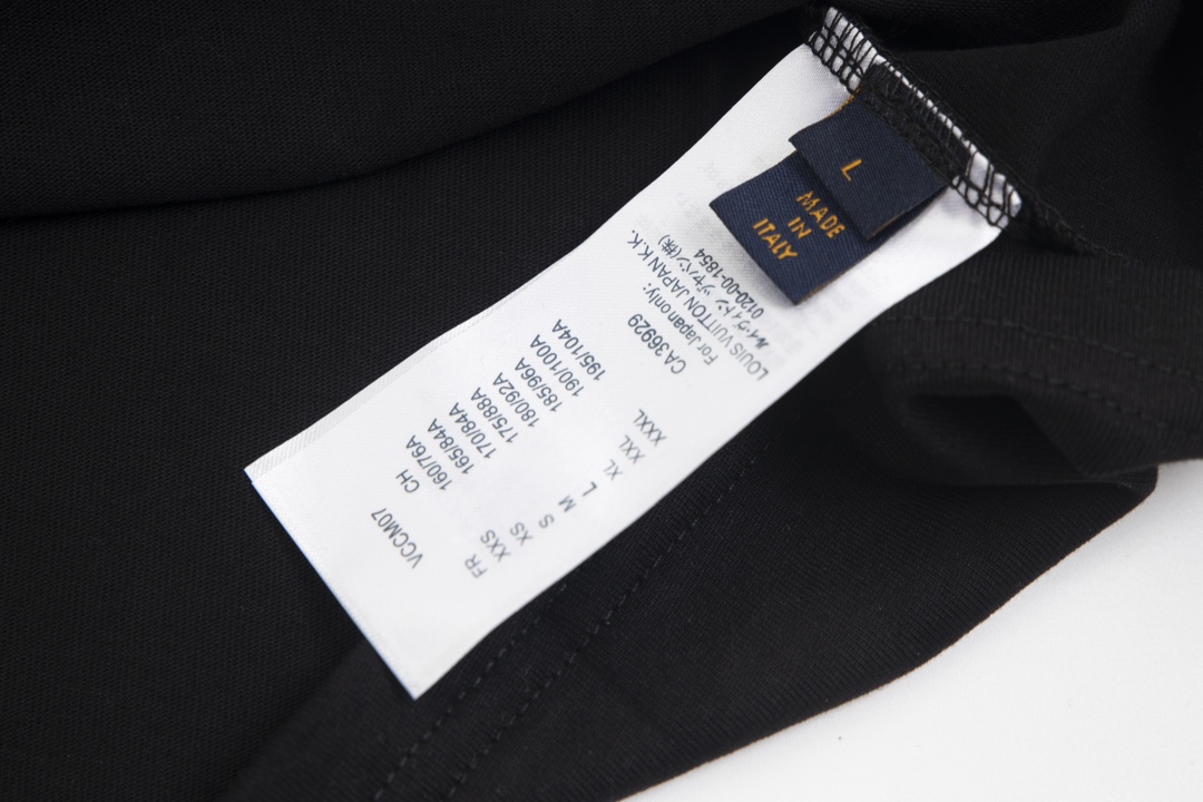 【Supreme & LOUIS VUITTON   公式旗艦店】シュプリーム & ルイヴィトン   Tシャツご好評に付き再入荷！