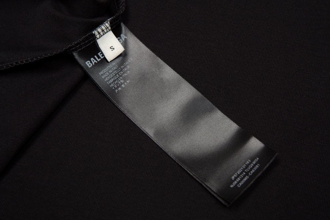 【BALENCIAGA   公式旗艦店】バレンシアガ  Tシャツ ご好評に付き再入荷！24612