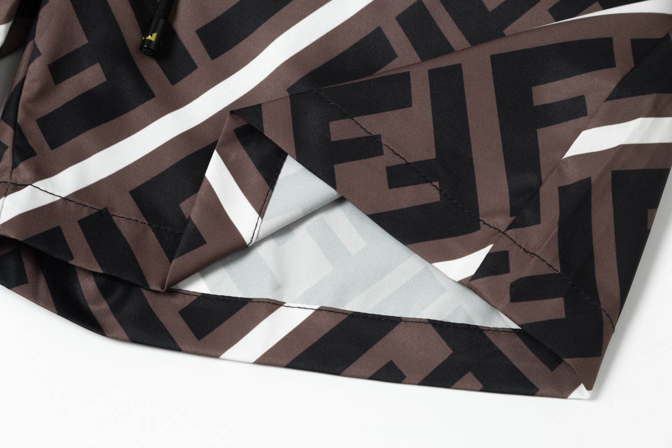 【FENDI 公式旗艦店】フェンディ ショートパンツご好評に付き再入荷！