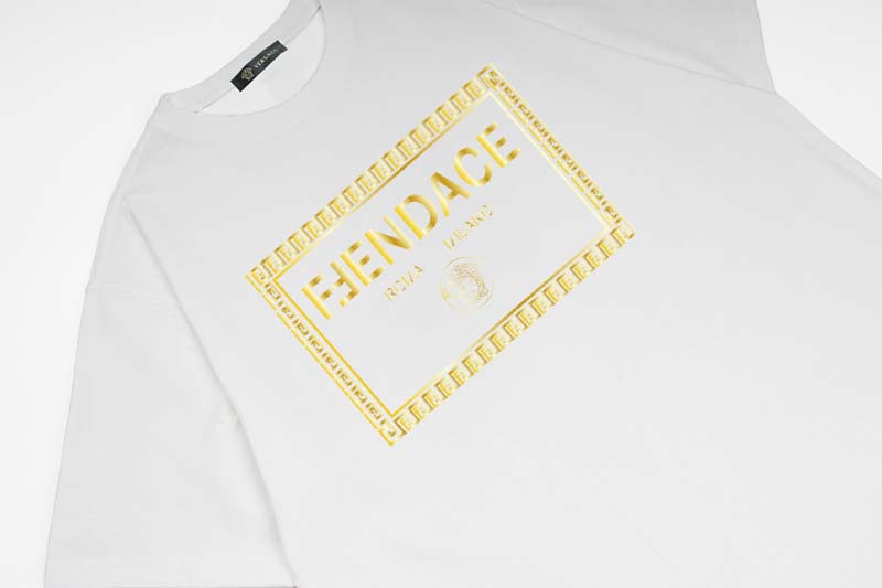 【VERSACE  公式旗艦店】ヴェルサーチ Tシャツご好評に付き再入荷 24628